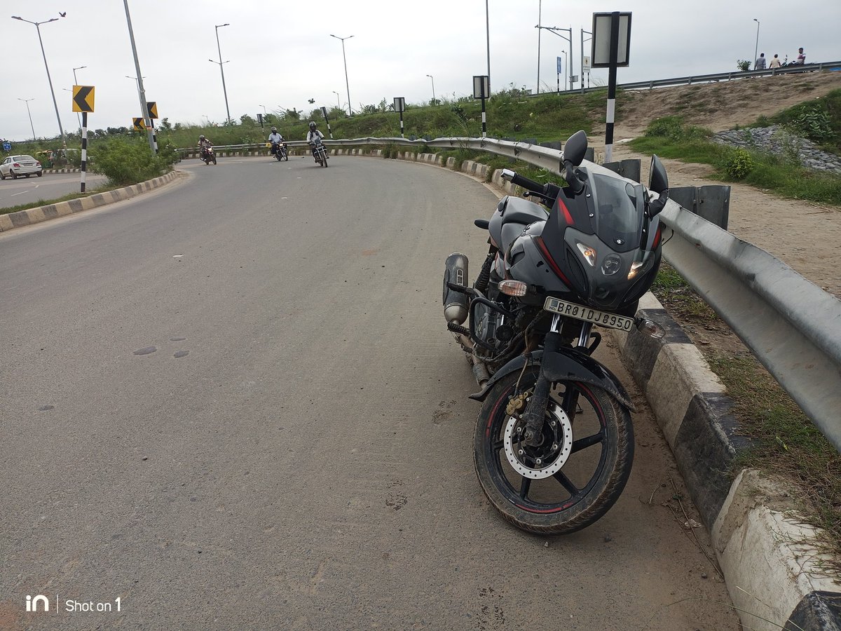 beingshashi190's tweet image. I can go long with speed 👍❤️🇮🇳🙏
#road #bike #pulsar220f #baja #bestroad #enjoy #speedlove #topspeed #topgear #bestbike #longtrip