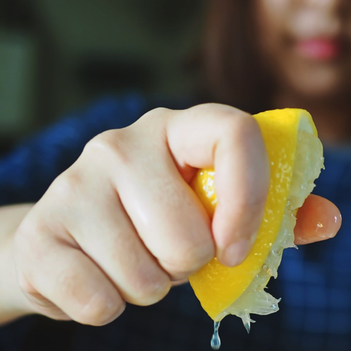 Una de estas fotos está generada por  IA 🤖.

¿Cuál es?

🟠🔴 Dificultad media / alta.