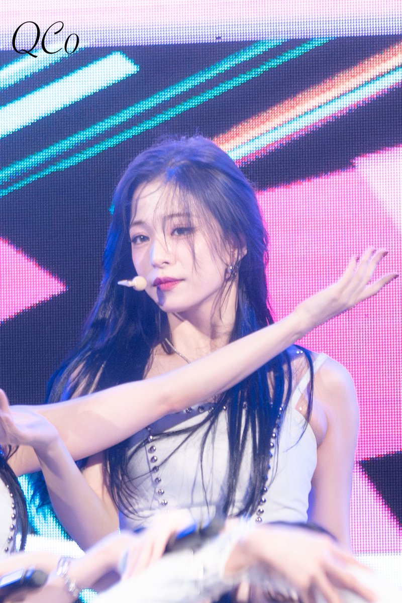 QC00514's tweet photo. 230923 이채영 HQ   

#fromis_9 #프로미스나인 #이채영 #chaengrang_ https://t.co/IczlRbgFox