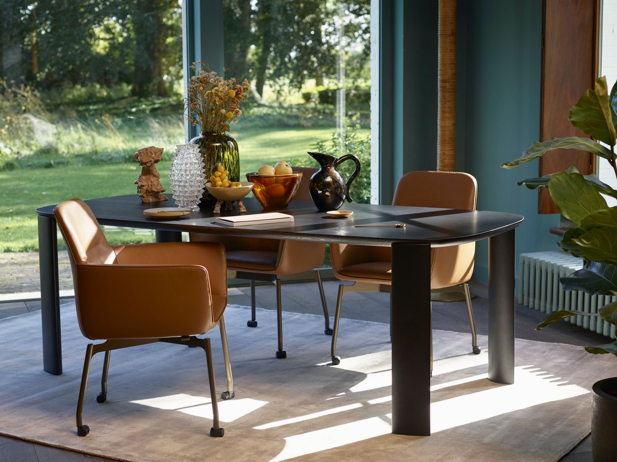 KoosKluytmans's tweet photo. Een mooie combinatie van de leolux Gyon en de Tico. Ontworpen door Christian Werner en Beck Design. https://t.co/v4hjyPf1Lx
