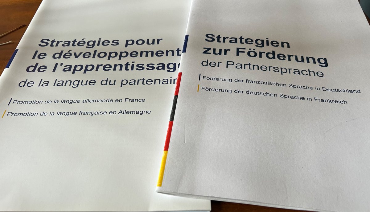 Tobias Bütow 🇺🇦🇪🇺🌍 (@tobiasbtow) on Twitter photo Ein Leuchtturm des Vertrags von Aachen ist die Förderung der Sprache. Denn Sprache ist der Schlüssel zur Welt! 🇫🇷🇩🇪🇪🇺 <a href="/ofaj_dfjw/">🇫🇷 OFAJ_DFJW 🇩🇪</a> <a href="/dfbf_fcfa/">Bürgerfonds 🇩🇪🇫🇷 Fonds citoyen</a> Ein Leuchtturm des Vertrags von Aachen ist die Förderung der Sprache. Denn Sprache ist der Schlüssel zur Welt! 🇫🇷🇩🇪🇪🇺 <a href="/ofaj_dfjw/">🇫🇷 OFAJ_DFJW 🇩🇪</a> <a href="/dfbf_fcfa/">Bürgerfonds 🇩🇪🇫🇷 Fonds citoyen</a>