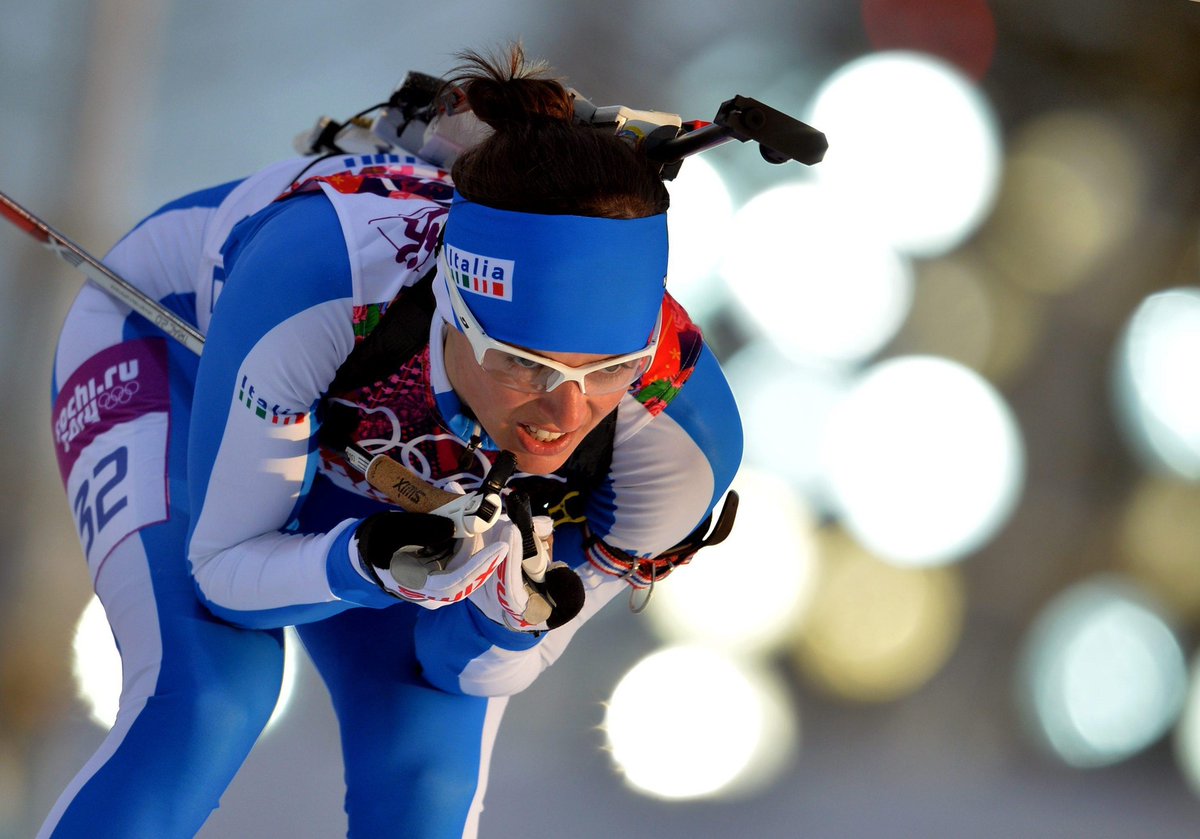 Coninews's tweet image. È salita sul terzo gradino del podio nella staffetta mista di biathlon ai Giochi Olimpici di #Sochi2014! ❄️🥉

Tanti auguri di buon compleanno a Karin Oberhofer! 🎂

#3novembre #HappyBday @Fisiofficial