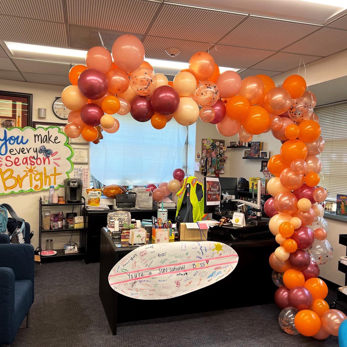 Go_Lu78's tweet photo. Feeling incredibly blessed and humbled this Boss's Day! 🌟 My amazing staff surprised me with love and all of my favorite things. 🎁 It's an honor to collaborate and work alongside such dedicated and passionate individuals. Thank you for making my day so special! 🕊️💕 #fortunate https://t.co/hEiJPW4goL