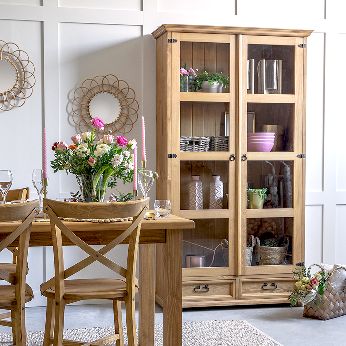MebloWosk's tweet photo. Drewniana witryna to mebel wielofunkcyjny, który świetnie sprawdzi się nie tylko w salonie, ale i w jadalni czy kuchni📷📷
#kitchen #home https://t.co/bBeadTn5Ao