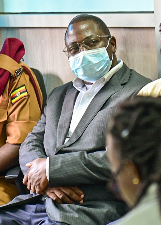 AntiGraft_SH's tweet photo. CONVICTED! 
The Anti-Corruption Court has today convicted and sentenced  Kigwana Simon, a former State Prosecutor in the Office of the Director of Public Prosecutions on two counts of Corruption.

 Kigwana was arrested in 2019 by @AntiGraft_SH working with @PoliceUg after he solicited for a gratification of UGX6M from court users (wananchi) in order for him to object bail in a criminal case at Nabweru Chief Magistrate's Court. 
 
He has been sentenced to pay a fine of UGX7M and will not work for govt for the next 10 years.
#ExposeTheCorrupt