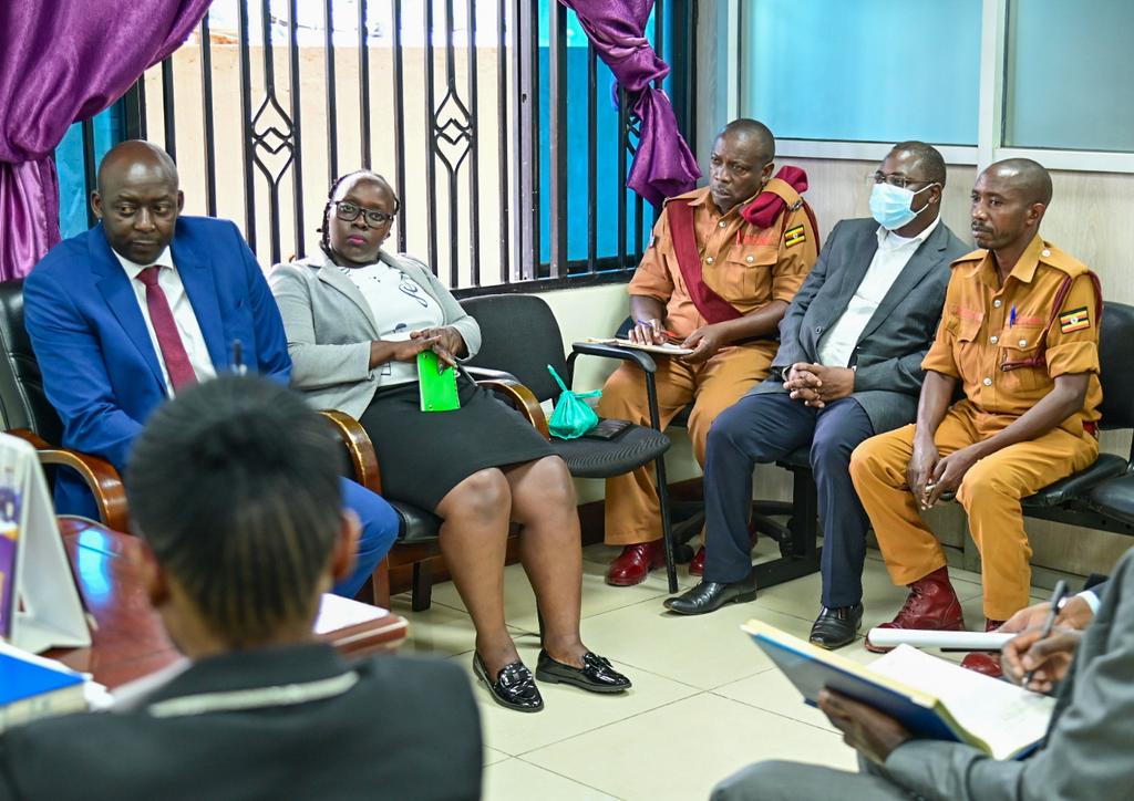 AntiGraft_SH's tweet photo. CONVICTED! 
The Anti-Corruption Court has today convicted and sentenced  Kigwana Simon, a former State Prosecutor in the Office of the Director of Public Prosecutions on two counts of Corruption.

 Kigwana was arrested in 2019 by @AntiGraft_SH working with @PoliceUg after he solicited for a gratification of UGX6M from court users (wananchi) in order for him to object bail in a criminal case at Nabweru Chief Magistrate's Court. 
 
He has been sentenced to pay a fine of UGX7M and will not work for govt for the next 10 years.
#ExposeTheCorrupt