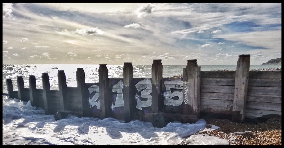 rekoobb's tweet photo. Graffiti [ 2135 ] Unusual in this neck of the woods #Meads not downtown the East End where life reflects reality #Multicultural #providinglabour #Prophetic !  #graffitiart @EastbourneBeach #Photography https://t.co/q7tUZnz2vE