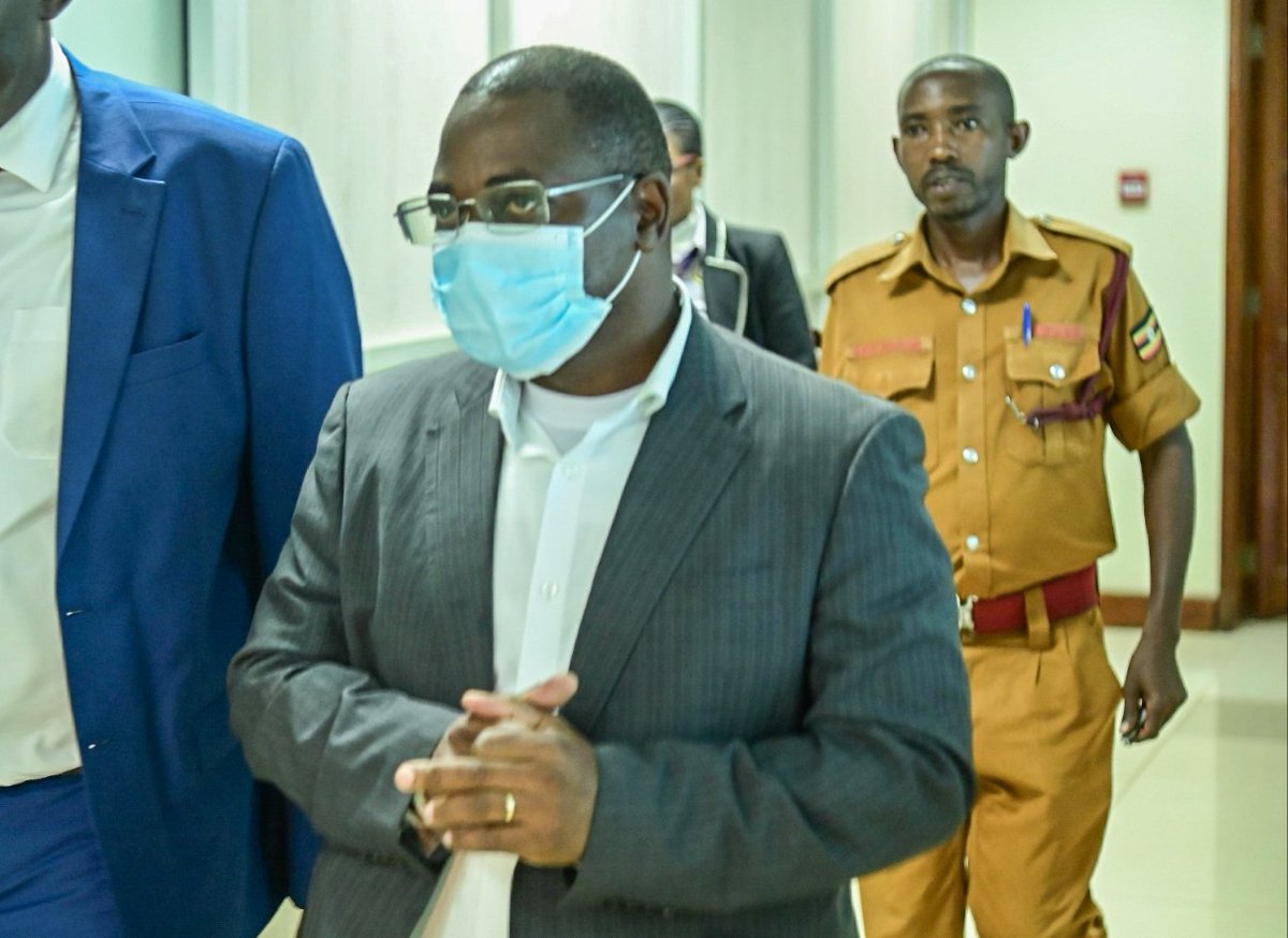 Anti Corruption Unit - State House Uganda (@antigraft_sh) on Twitter photo CONVICTED!
The Anti-Corruption Court has today convicted and sentenced Kigwana Simon, a former State Prosecutor in the Office of the Director of Public Prosecutions on two counts of Corruption.
Kigwana was arrested in 2019 by <a href="/AntiGraft_SH/">Anti Corruption Unit - State House Uganda</a> working with <a href="/PoliceUg/">Uganda Police Force</a> after he CONVICTED!
The Anti-Corruption Court has today convicted and sentenced Kigwana Simon, a former State Prosecutor in the Office of the Director of Public Prosecutions on two counts of Corruption.
Kigwana was arrested in 2019 by <a href="/AntiGraft_SH/">Anti Corruption Unit - State House Uganda</a> working with <a href="/PoliceUg/">Uganda Police Force</a> after he