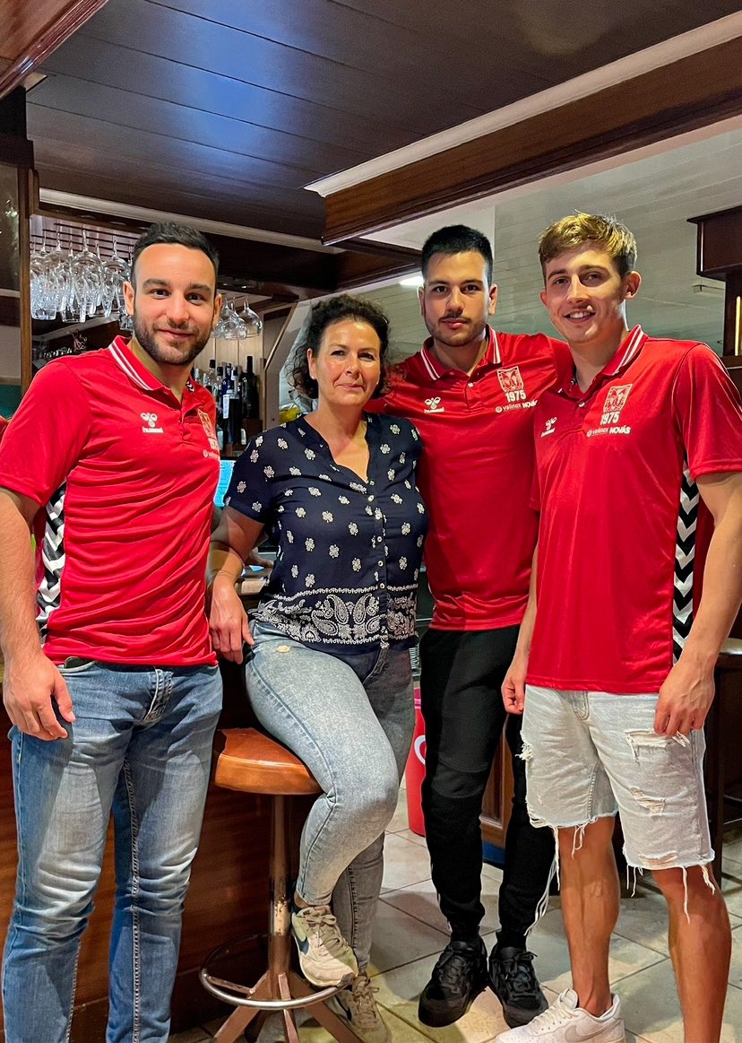 atleticonovas's tweet photo. 🤩 Bocatería Floro 👉🏼 caloborador do club. Prepárate para saborear unha deliciosa variedade de bocadillos, sándwichs e hamburguesas nun ambiente inigualable. 🍔🥪

🕒 Horarios flexibles! De Martes a Sábado de 7h a 23h e Domingo de 8h a 23h. https://t.co/9PN24noDoN