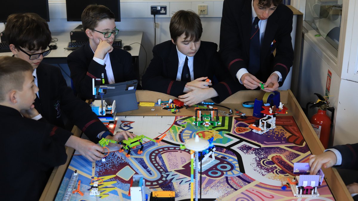 WHS_Computing's tweet image. Pupils have been enjoying taking part in the First Lego League and Year 8 Minecraft clubs @FLLUK @PlayCraftLearn @WallaceHigh