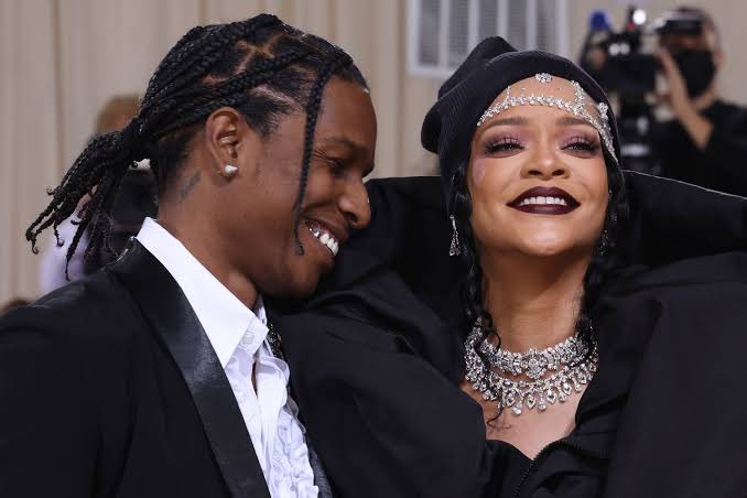 ApheleleJody's tweet photo. Rihanna and A$AP Rocky reveals that they are pregnant again https://t.co/yMDUW4TiDr