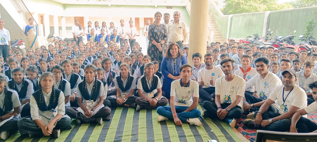 Narendraka7715's tweet photo. चाय पर चर्चा एक दिवसीय कार्यक्रम में ज़िले के 80 लीड वॉलिंटियर हसदेव के हीरो द्वारा इस कार्यक्रम में भाग लिया।यूनिसेफ रायपुर से आई चेतना देसाई जी मार्गदर्शन प्राप्त हुआ ।
#hasdevkehero #janjgir_dist #unicefindia #BhupeshBaghel
#PMOIndia #chetnadesai
#janjgirpolice https://t.co/K63uKMmneu