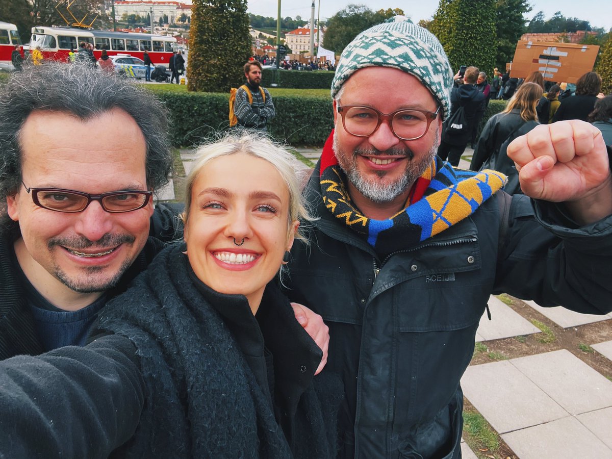 excelenci a dlouhodobý rozvoj je potřeba zaplatit 🖤 osekávání investic do výzkumu a vzdělávání je krátkozraké až debilní – nezávisle na aktuální dluhové situaci 🧯
naší zbraní je solidarita! ✊