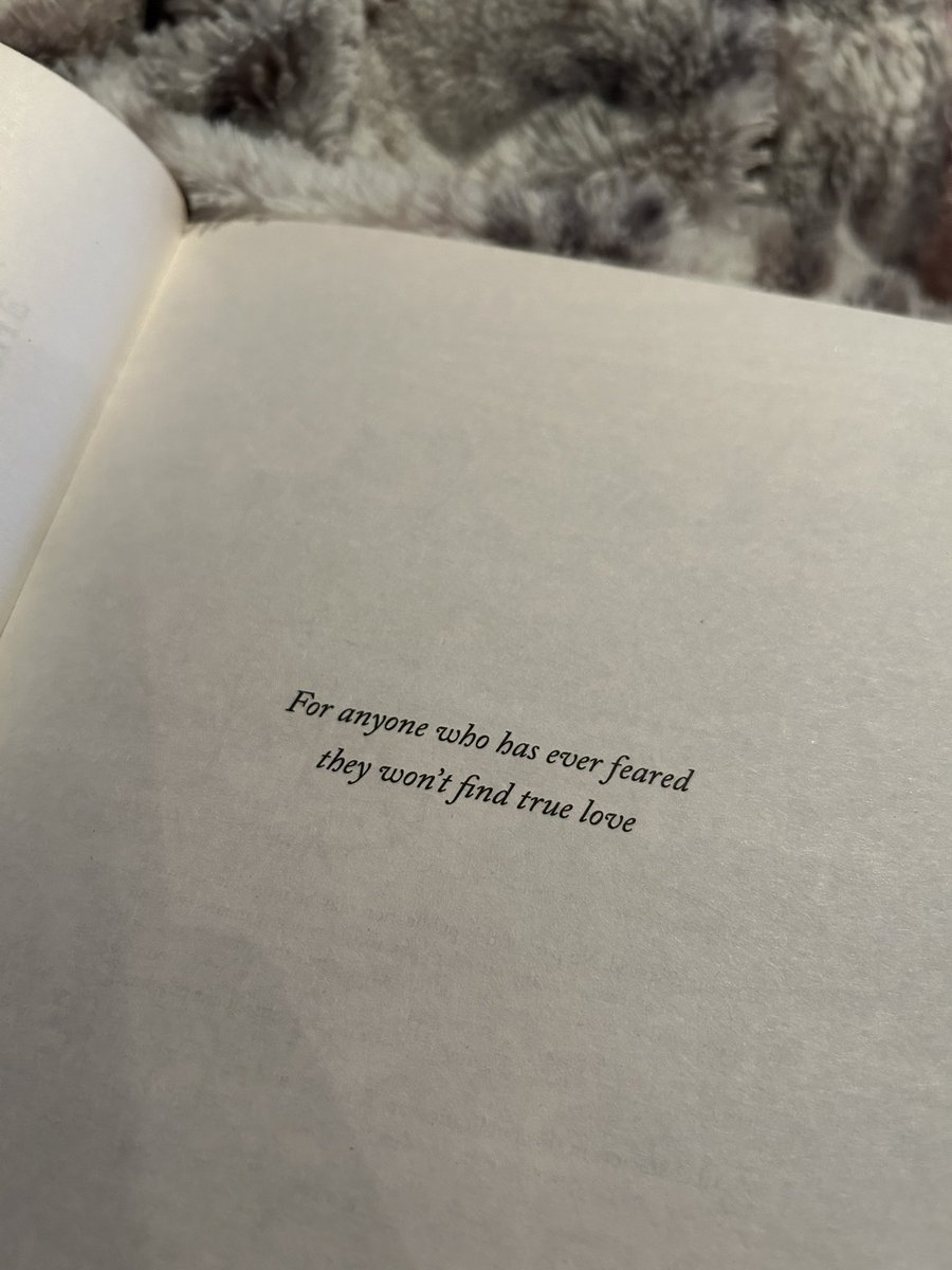 MGCDLOVATO's tweet photo. I'm so not ready for the third book in a few days https://t.co/ASE7QOfNh4