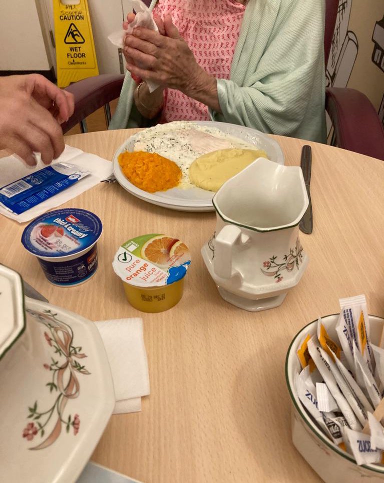 The team took a patient to the happy times cafe where she enjoyed having her lunch and reminisced about the past @AFU_LRI @Leic_hospital