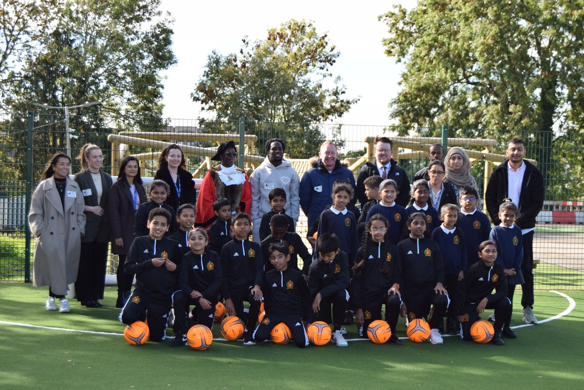 What an amazing morning at Lyon Park. We officially opened our new multi-use games area and we are so excited to start using it. Thank you @mayorofbrent, Gary Waddock, @Jonathanrowe__ , @anton_georgiou, @JasonRobertsFdn and @BerkeleyGroupUK for attending our opening event today.