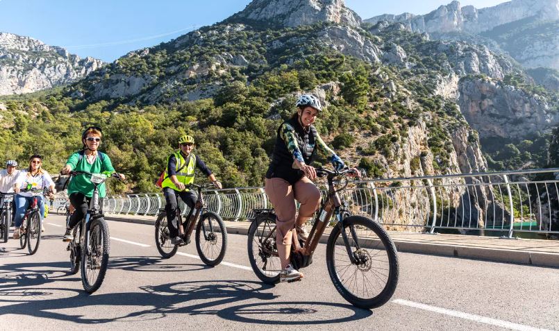 VMdraguignan's tweet photo. 256 kilomètres balisés: le "tour du #Verdon", l’atout #vélo pour développer le #tourisme
#Var #HautVar #RegionSud #Veloloisirprovence #PNR #TourduVerdon @otdracenie https://t.co/YFa6sJB81f
