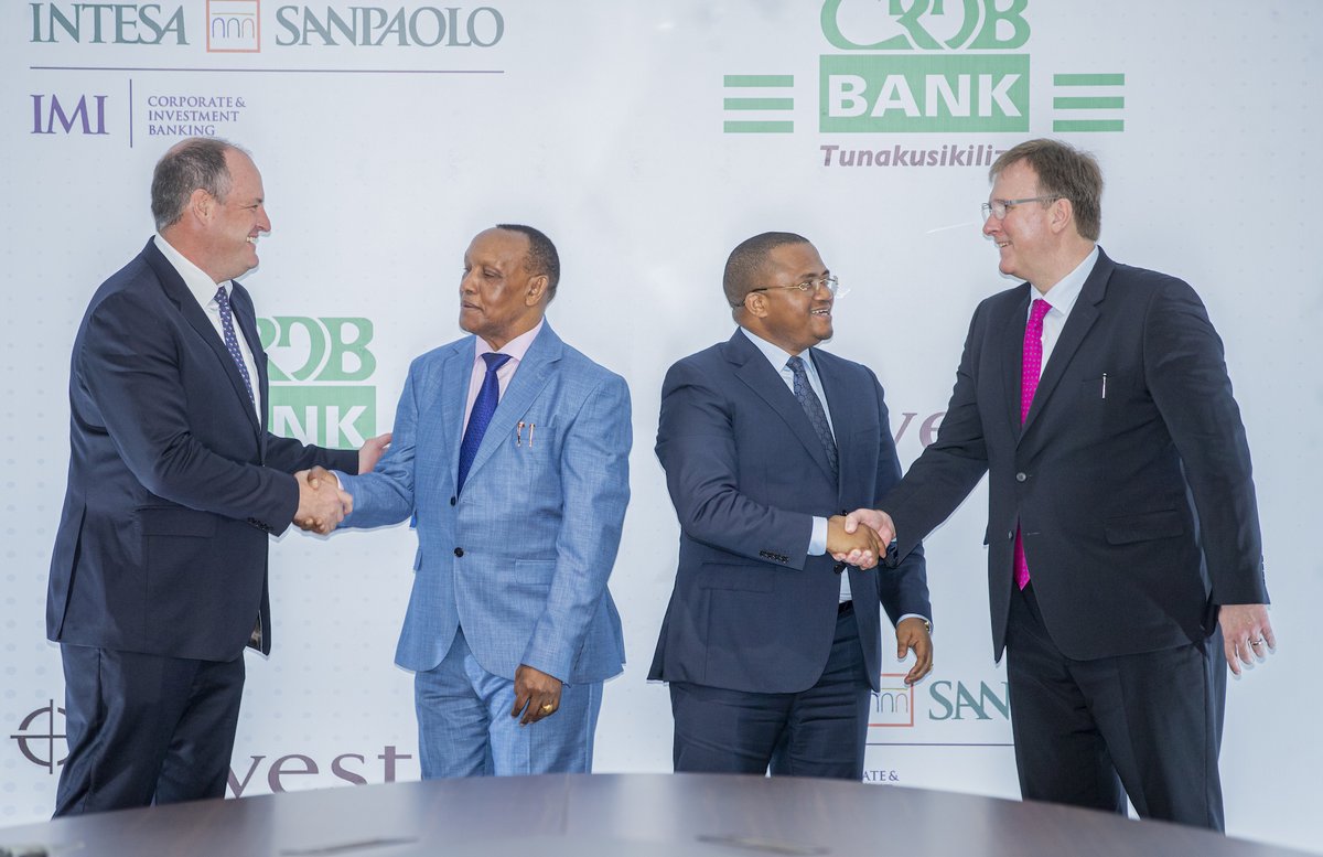 2ktwenty's tweet photo. #michuzitv_updates

Benki ya @crdbbankplc imesaini mkopo wa dola za Marekani milioni 150 zitakazotumika kuwakopesha wateja wakubwa waliowekeza kwenye sekta tofauti za uchumi.

Mkopo huo wa kimataifa (international syndicated term facility) umechukuliwa kwenye soko la kimataifa https://t.co/fymK2J0Xet