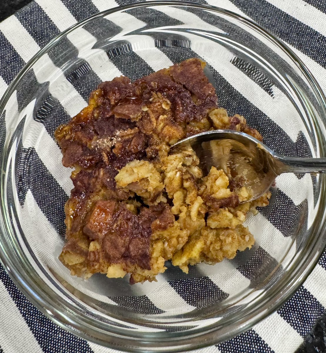 Pumpkin Apple Baked Oatmeal has all the flavors of Fall! Click over to my blog for a link to the recipe. 
#creatingme #recipe #bakedoatmeal #bakedoatsrecipe #fallrecipes #pumpkinrecipes #applerecipes

creatingme.net/2023/10/17/pum…