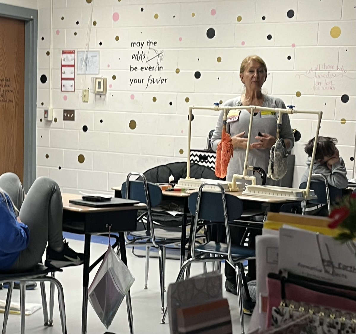 MBookworms's tweet photo. Thank you to Joyce from @StElizabethNKY for giving our 5th graders an awesome presentation about the dangers of e-cigarettes. #BeRoyal https://t.co/BJ3MJtG1w9