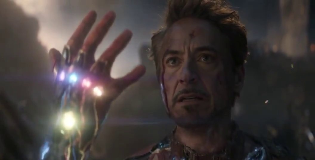 juegoofthrones's tweet photo. Iba a decir buenos días pero hoy es el día en el que muere *se pone de pie* Tony Stark, mi personaje favorito y con él murió mi amor por el MCU, ya nada fue lo mismo sin él. https://t.co/plOI12RQuB