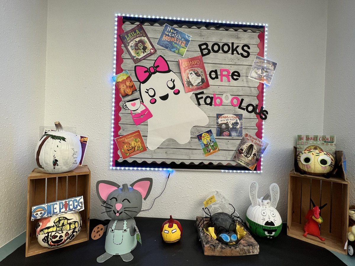 The First literary pumpkins of the season have come in <a href="/TierraDelSol_ES/">Monica Triplett</a>! 🎉🎃