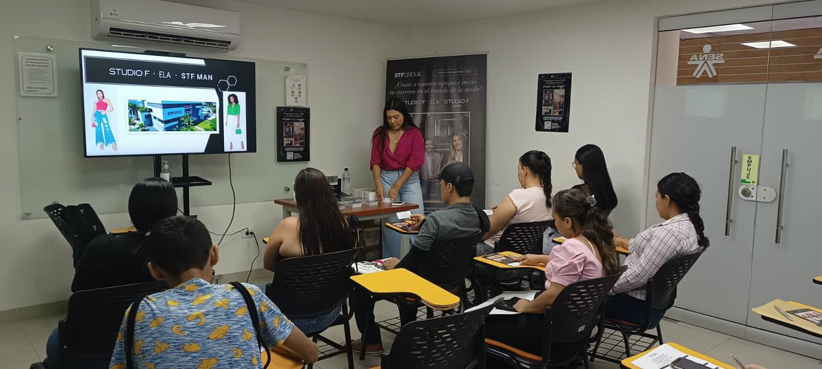 Amgasca's tweet photo. Invitamos a todos los buscadores de empleo a que participen en la jornada de orientación laboral con el fin de ofertar 100 vacantes laborales para las empresas Studio F y Almacenes ELA. 

¡Estaremos orientado a los interesados hasta las 4:00 p.m. en la sede del SENA en Neiva! https://t.co/i2rlGAAvGd