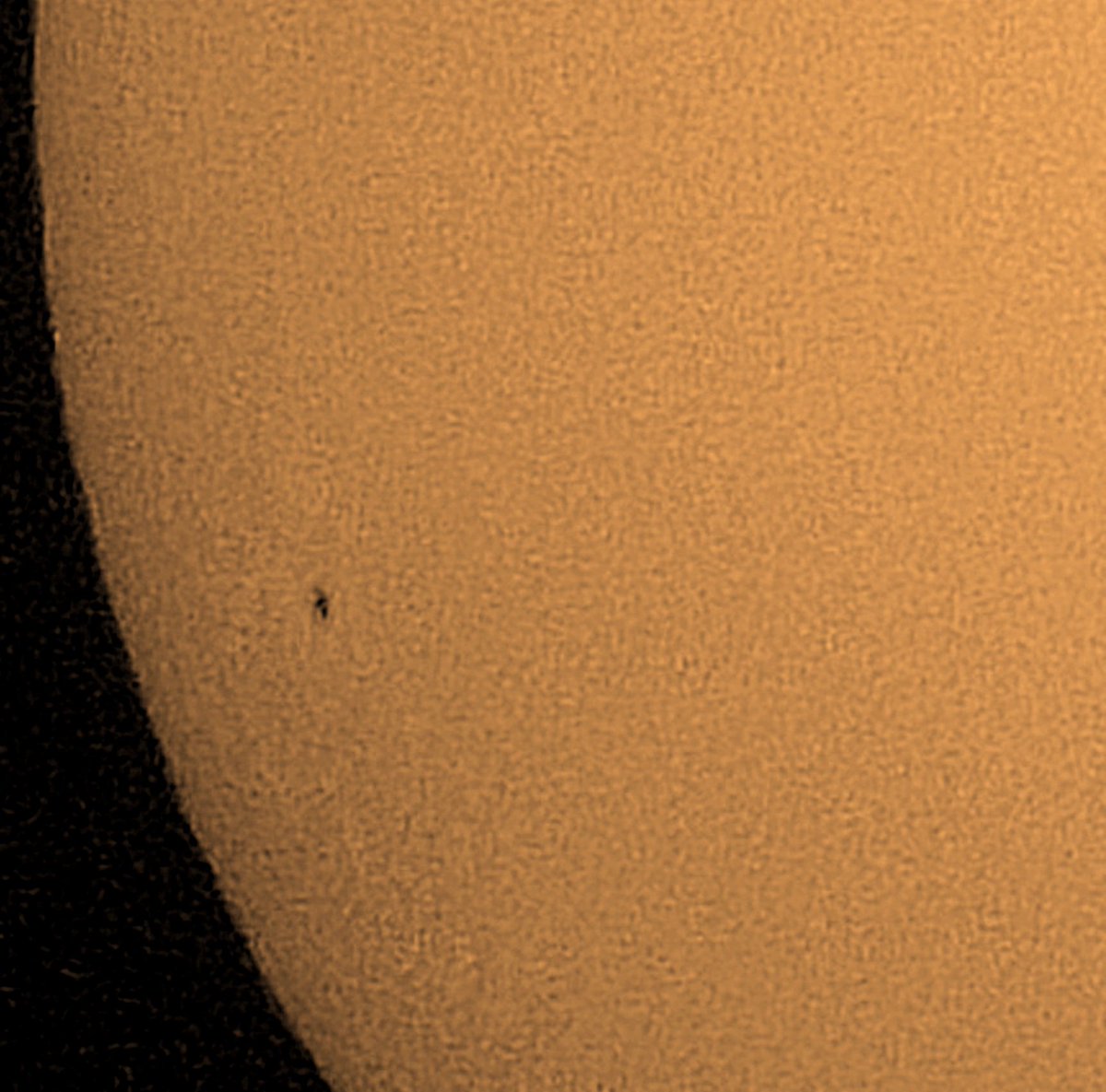 PeterLewis55's tweet image. With #StormBabet approaching, I&apos;ve just taken the chance to check up on #Solar #Sunspot activity. There&apos;s a few but the only reports are of off target flares so no aurora expected soon @StormHour @ThePhotoHour @MoonHourSocial #SunHour