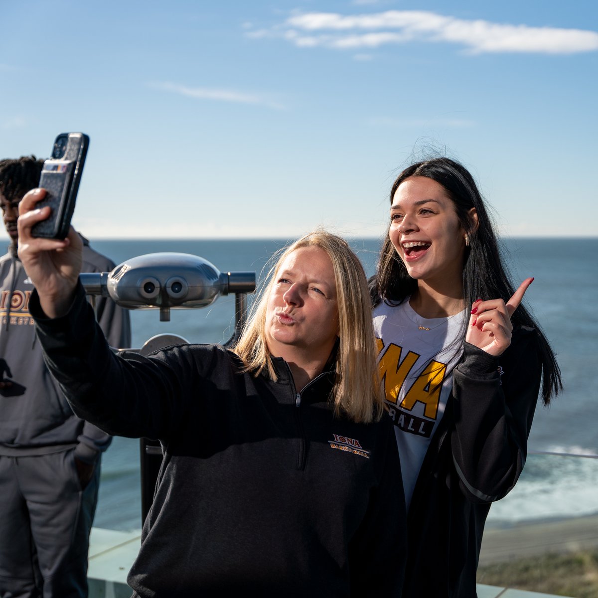 🤩🤩🤩

All ready for <a href="/MAACHoops/">MAAC Hoops</a> Media Day!

<a href="/CoachAngSzumilo/">Coach Ang Szumilo</a>  and <a href="/s_deangelo41/">Sierra DeAngelo</a> join the MAAC Basketball Tipoff Preseason Show on ESPN+ at 1:10 pm!

📺: es.pn/48TiauT

#GaelNation