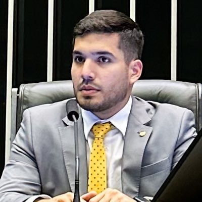 🚨FAZ O R DE RASPAKU: Todos que estão felizes hoje com o indiciamento de Jair Bolsonaro (PL) precisam agradecer ao companheiro André Fernandes (PL-CE). Foi ele quem protocolou o pedido de criação da CPMI do dia 08/01. Sem isso, não haveria o dia de hoje, o mais terrível para os