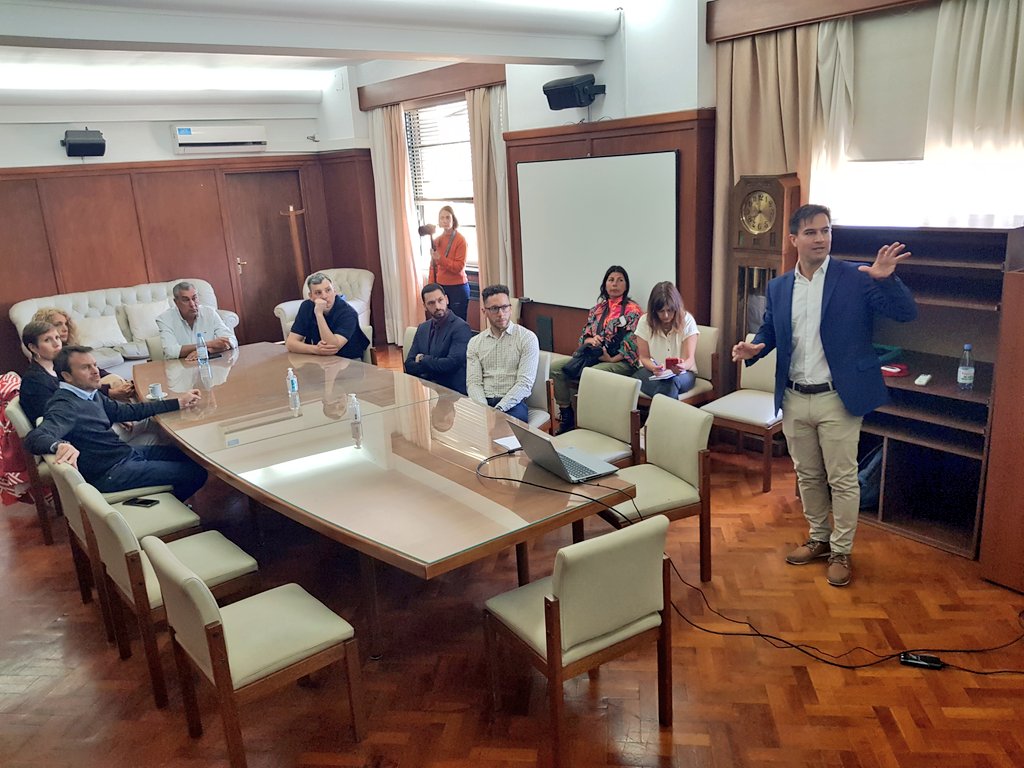 #GestiónConEnergía

Presentamos un novedoso sistema de información sísmica y geológica para que Mendoza continúe captando inversiones petroleras. Junto a programas de impulso, seguimos sumando valor agregado a una industria hidrocarburífera. <a href="/rodysuarez/">Rodolfo Suarez</a> <a href="/EstaSchilardi/">Estanislao Schilardi</a>