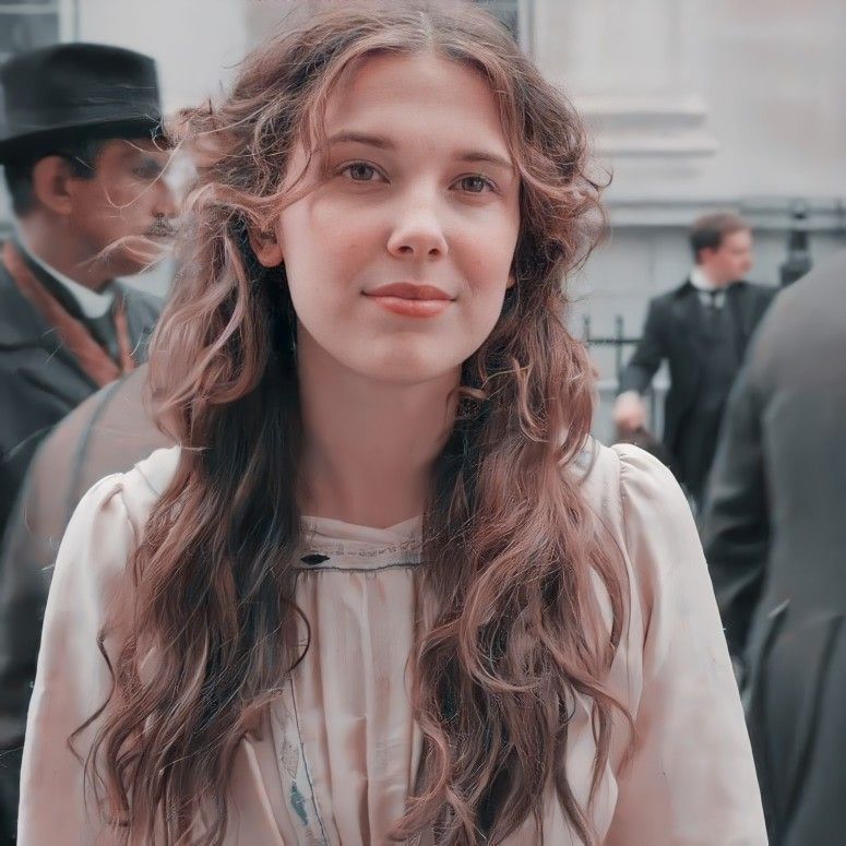 AU Época 
Enola Holmes
#newicon