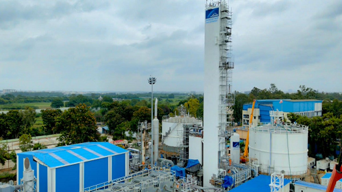 MfrgTodayIndia's tweet image. Praxair India&apos;s Hyderabad ASU commences production. To read more, click: shorturl.at/gilG7  

@Praxair, Inc - a Linde Company 

#PraxairIndia #LindeCompany #AirSeparationUnit #HyderabadProduction #IndustrialGases