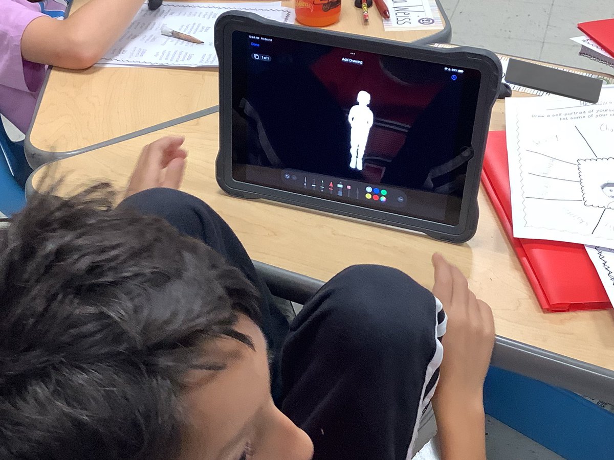 MissJohnsonRm29's tweet photo. 3rd graders create silhouettes of themselves using drawing tools and background removal on @AppleEDU Keynote! They are filling these silhouettes with their character traits! #GreatHappensHere #technologycoach @FosterLions @ascroppograde3 https://t.co/EPCJMTSZly