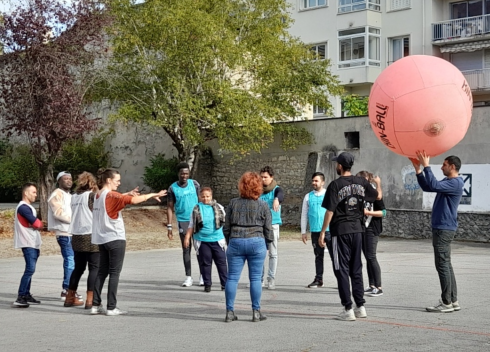 RenaudCharlesFT's tweet photo. [#TousMobilisés] pour ceux qui en ont le plus besoin

@poleemploi_ara #Savoie est présent sur la journée d'intégration des primo-arrivants
Au programme, des activités génératrice de rencontres avec des #entreprises avec le soutien des partenaires du service public de l'#emploi https://t.co/X1idxDOrCJ