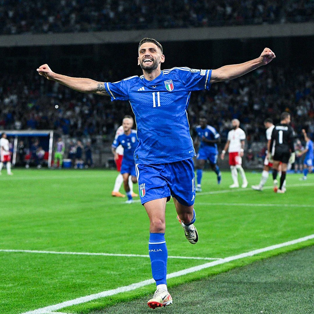 If Jude Bellingham or Domenico Berardi score tonight, we will give away a Mystery Football shirt to one lucky follower! ⚪️🔵

To enter:
1⃣ Repost this post
2⃣ Follow Us 🤝

Good Luck!🤞