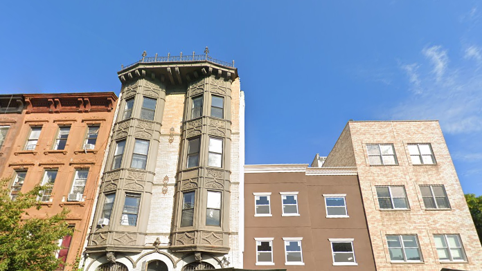 NYCHousing's tweet photo. ⚠️ New sale lottery on #HousingConnect! ⚠️
There are 11 no-fee homes available in Bedstuy, Brooklyn! Each buyer must occupy the home as their primary residence. Optional info sessions will be hosted on 10/26 and 10/30. Full details: https://t.co/8sqPviJ6QN https://t.co/7Eb5iaSTLD