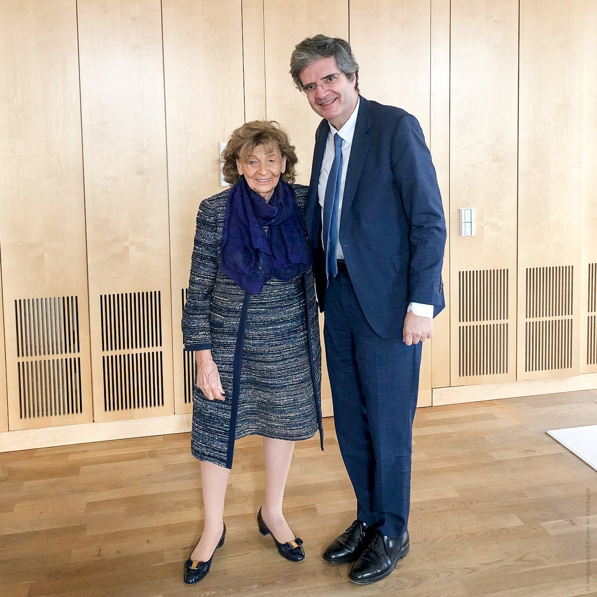Ein Privileg, von Charlotte Knobloch, einer der "grandes dames" der 🇩🇪 Demokratie, empfangen zu werden: Wertvoller Austausch über die aktuelle internationale Lage, den Kampf gegen Antisemitismus und die Verteidigung unserer gemeinsamen demokratischen, humanistischen Werte.