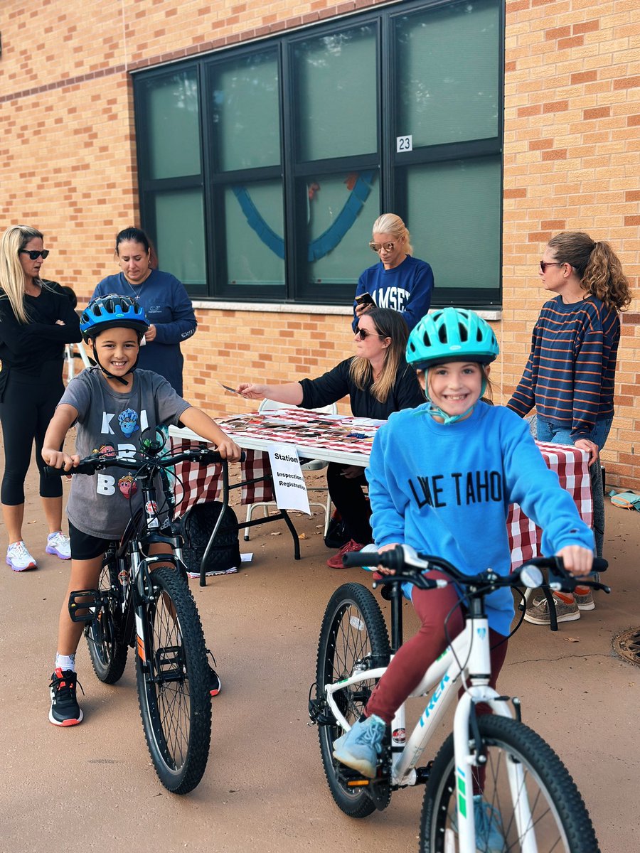 MsLeeHubbard's tweet photo. A special day for our special students. It was a successful Bike Rodeo thanks to all the amazing volunteers 💙💛🚲 #3LeeSquad https://t.co/VMForabOZB