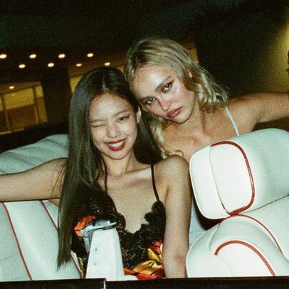 chartdata's tweet photo. .@theweeknd, Lily-Rose Depp and #JENNIE of @BLACKPINK's "One of the Girls" has now surpassed 100 million streams on Spotify. https://t.co/MAX09E5cqw