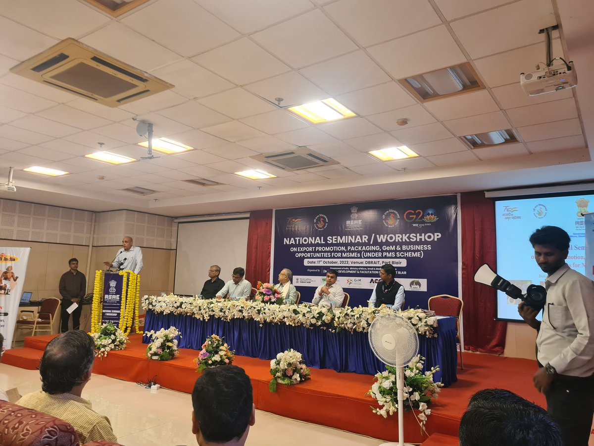 JADWET's tweet photo. @arorapb ji addresses the audience of national seminar on packaging, Gem registration and export procedure by MSME held today in Port Blair. An informative session.
#MSME #Andamans #ANCCI https://t.co/bt4FSi3uSg