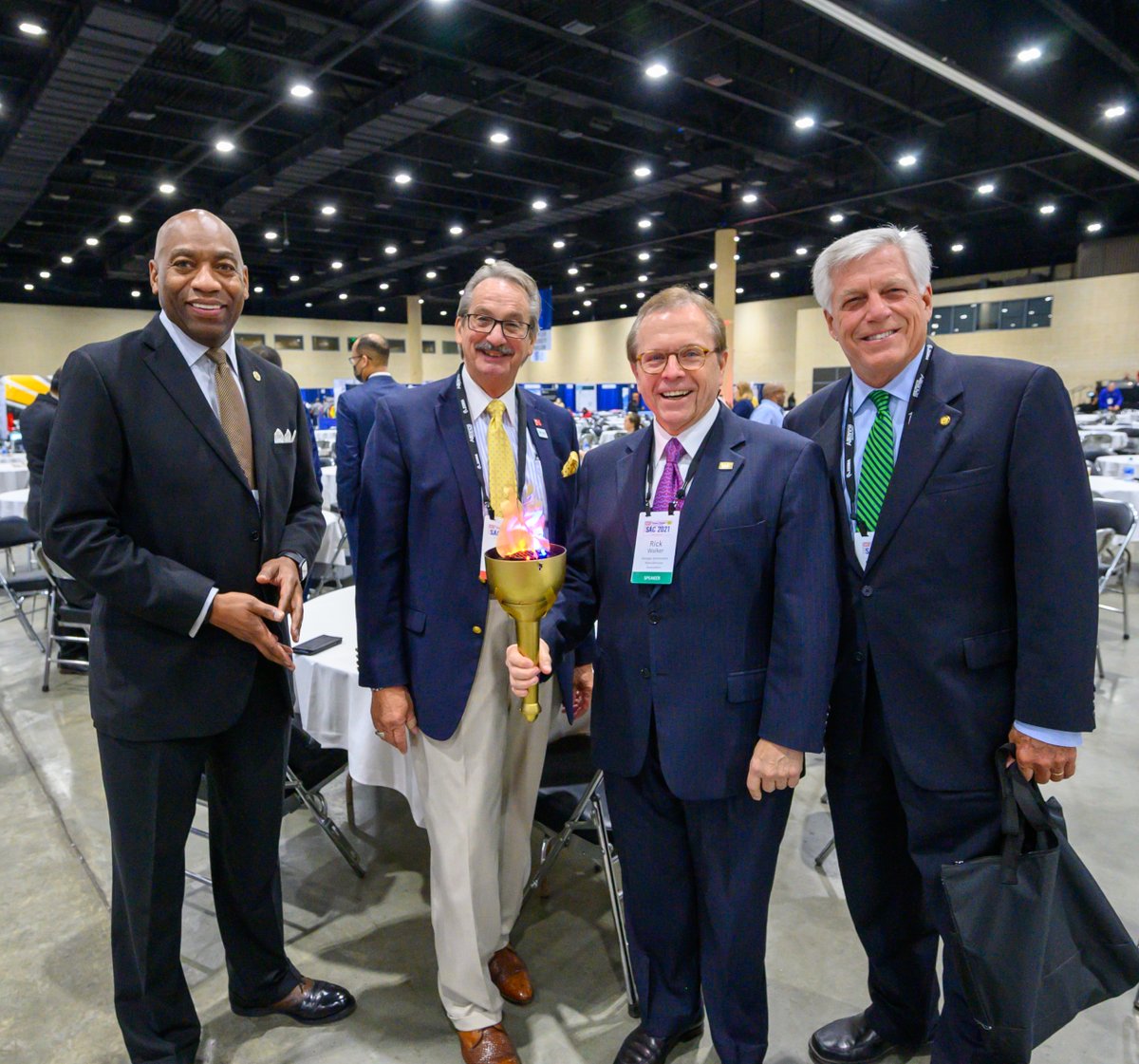 Southern_Autos's tweet photo. SAC 2023 is almost here! The Welcome Reception will be tomorrow, Wednesday October 18 from 5-7pm. Join us in the convention hall of the Beau Rivage for hors d'oeuvres, drinks, entertainment, and networking!
#SAC2023 #SACForwardMobility https://t.co/4iunrkq5P7