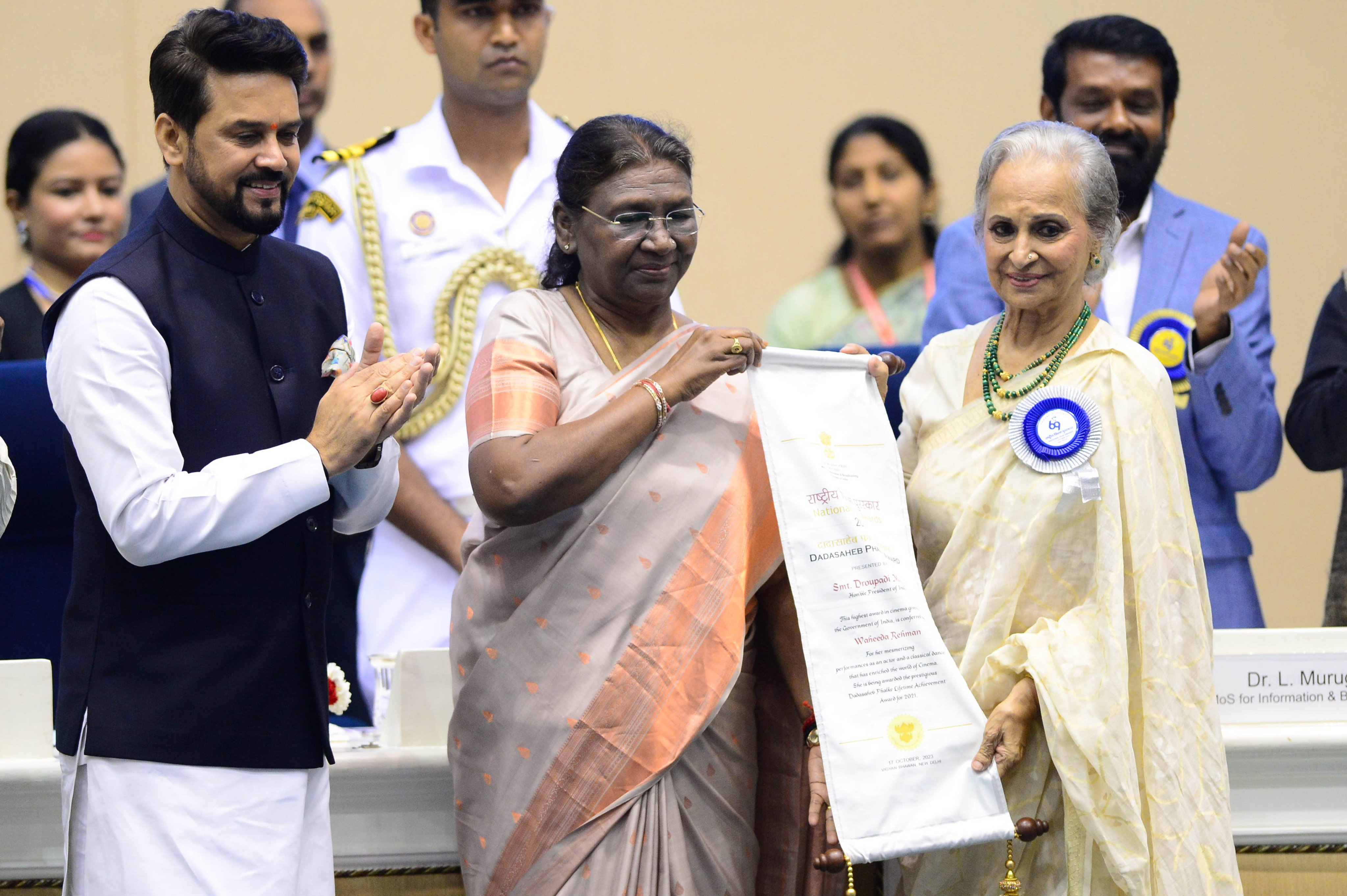 President of India on X: "President Droupadi Murmu presented 69th National Film Awards in New Delhi. She also conferred Dadasaheb Phalke Lifetime Achievement Award for the year 2021 on Ms Waheeda Rehman.