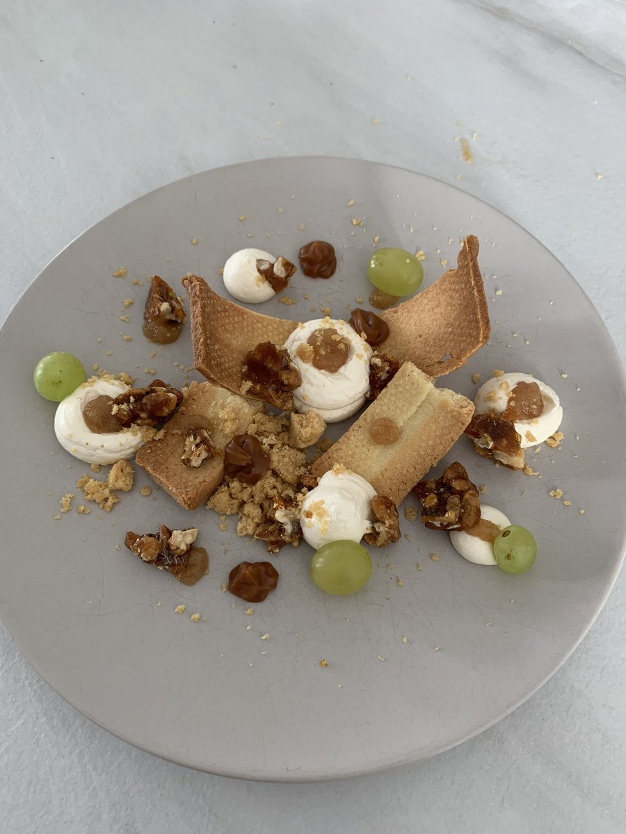 NathanPtrlt's tweet photo. #VraiChef Dans ce dessert le chef (moi)  vous propose sa tarte aux noix plaine de saveur d’automne. https://t.co/npufnramY1