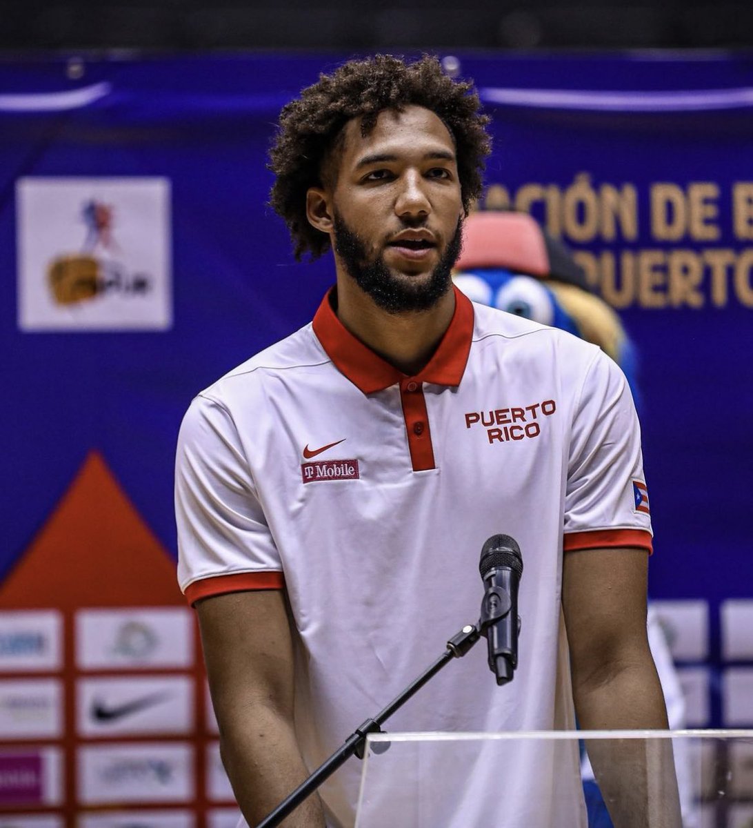 Boricua en la NBA 🇵🇷.
.
Aunque no jugó muchos minutos, ayer pudimos ver el debut del boricua, George Conditt (C / 6’10 - 23 años) en la NBA vistiendo los colores de los Portland Trail Blazers terminando con tremenda eficiencia (+6) y números en contra de los Phoenix Suns de:
.