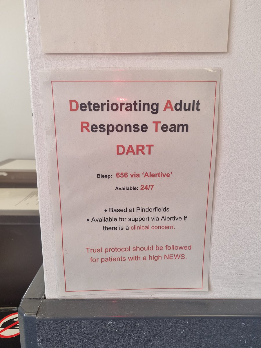 Despite being based at Pinderfields, the team are available for telephone support and advice for staff managing deteriorating patients at both Dewsbury and Pontefract 📲💙 New posters up at Dewsbury! 🖼 @PDEUteam @DosMyht @DomMyht @Miss_KeelyR @RebeccaSaville4