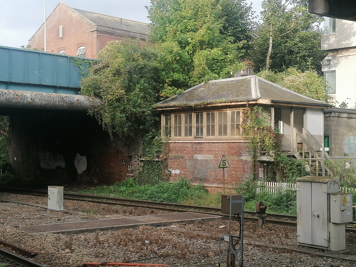 PeterJohnEmman2's tweet image. A very sad looking abandoned #SignalBox at #ExeterCentral #Station. @robertflute @ACFOGTaylor @ArkroyalDavis @barryhazzard701 @bran_travel @whiting_ally @JedKendray @d_lovering @emt_uk @holtona72 @nickolls_andy @exeter @signalboxes