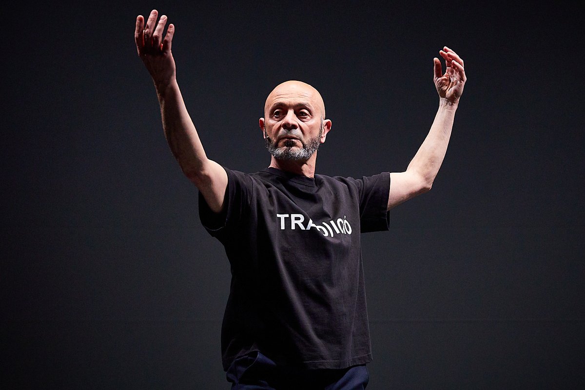 TRA TRA TRA arriba a Murcia com a part del circuit de Danza a Escena 2023!

Després de l’espectacle, conversarem amb la Cuadrilla de la Cuesta de Gos, grup tradicional referent de Águilas.

📅 20 octubre
🕜 20:30h
📍 <a href="/AuditorioIEA/">Auditorio de Águilas</a>

📷 Tristán Pérez-Martín