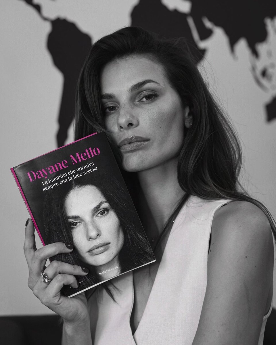 SharpsCollector's tweet image. Estoy muy orgullosa y emocionada a la vez por su nuevo libro 🔥🥳
#Mellos