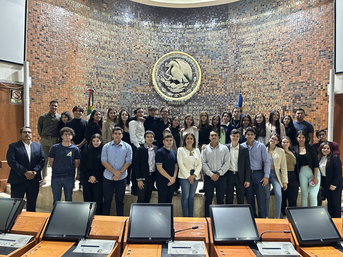 Estudiantes de la <a href="/SistemaUNIVA/">UNIVA</a> , con la Diputada <a href="/fanypadillam/">Fany padilla</a>